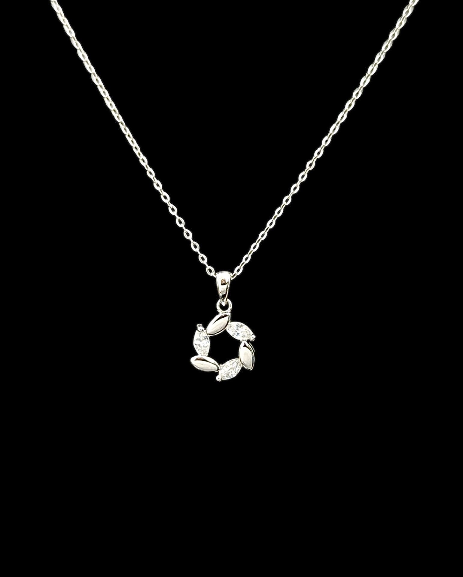 Collier Rond Fleur Lisse & Serti